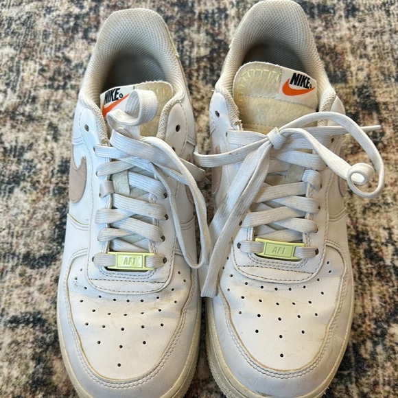 White and Pink nike low dunks with Floral Detail - Picture 2 of 4